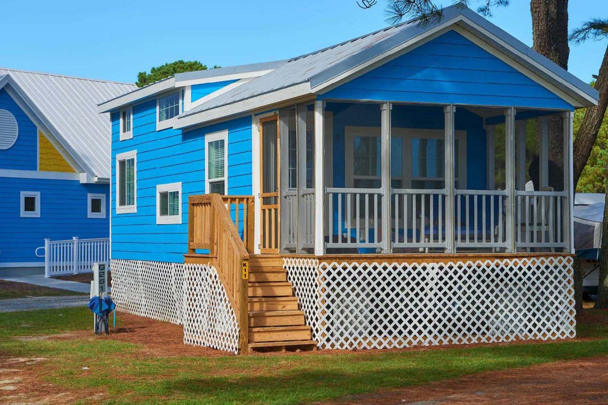 A bright blue cabin at Yogi Bear’s Jellystone Park™ Camp-Resort: Chincoteague Island. 