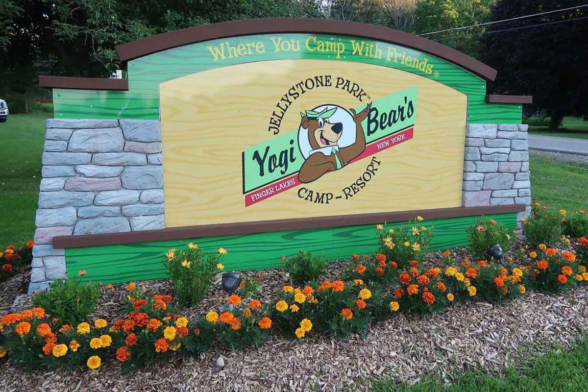 Yogi Bear's Jellystone Park Resort: Finger Lakes sign