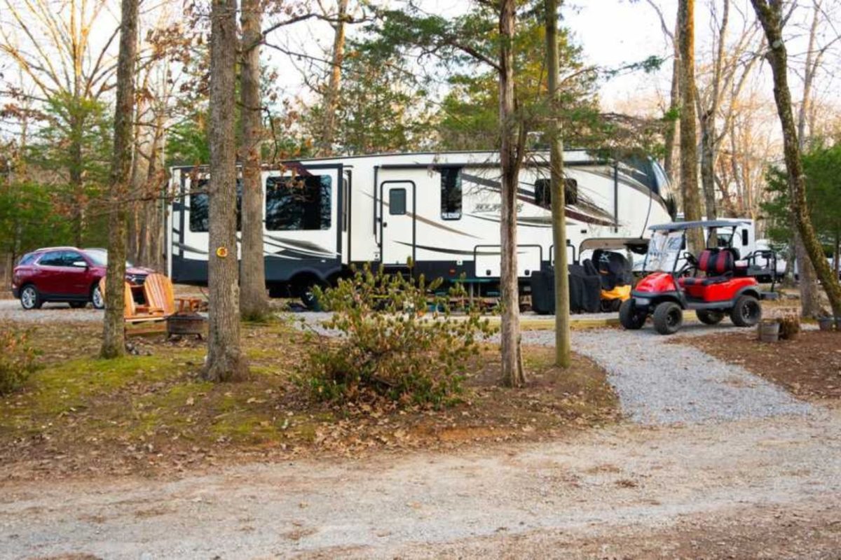 Campground near Nashville TN with RV and golf cart