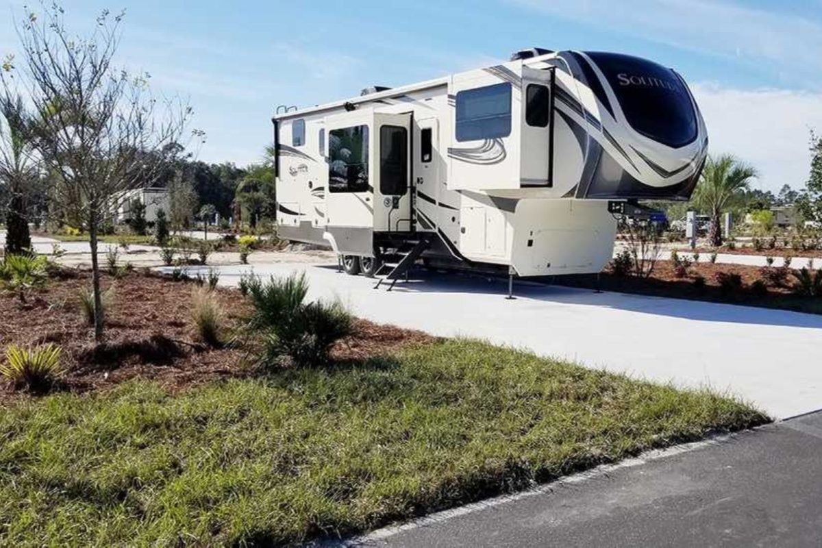 RV parked in campground near Jacksonville, FL