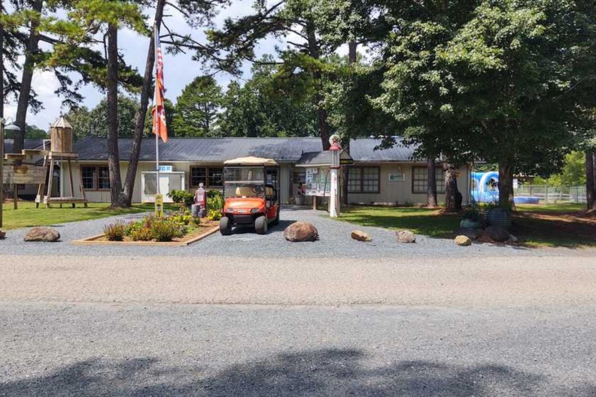 golf cart, flag, and lodge at North Carolina campground