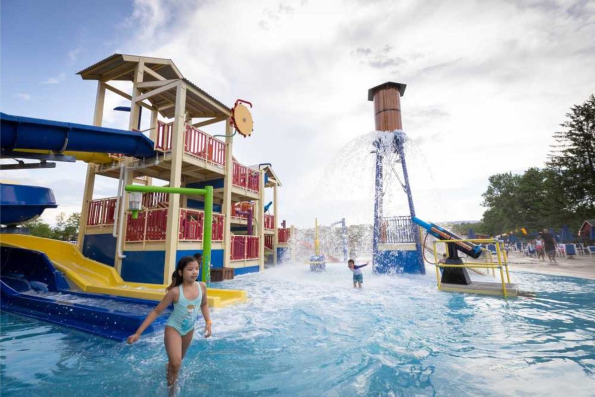 kids playing at water park at campground for weekend getaway from NYC